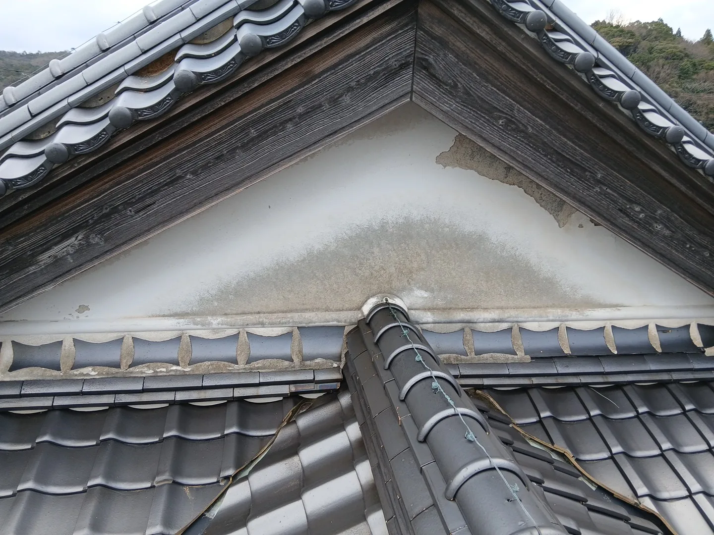 瓦屋根 鬼瓦漆喰・外壁修繕 外壁・施工前